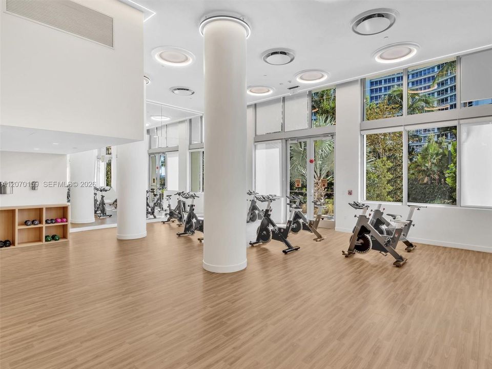 出租: $6,800 (2 贝兹, 2 浴室, 1077 平方英尺)