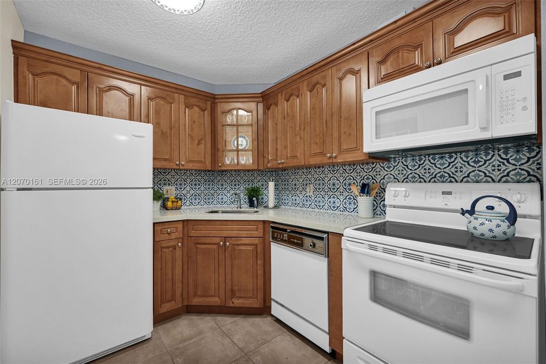 For Sale: $185,000 (1 beds, 1 baths, 750 Square Feet)