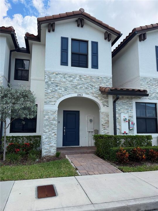 For Rent: $2,700 (3 beds, 2 baths, 1393 Square Feet)