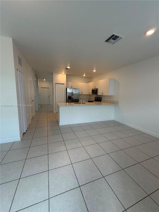 For Rent: $2,700 (3 beds, 2 baths, 1393 Square Feet)