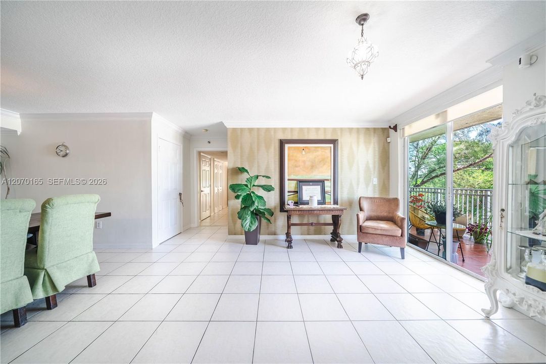 For Sale: $430,000 (1 beds, 2 baths, 1030 Square Feet)