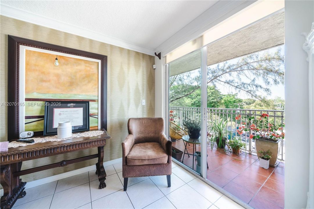 For Sale: $430,000 (1 beds, 2 baths, 1030 Square Feet)