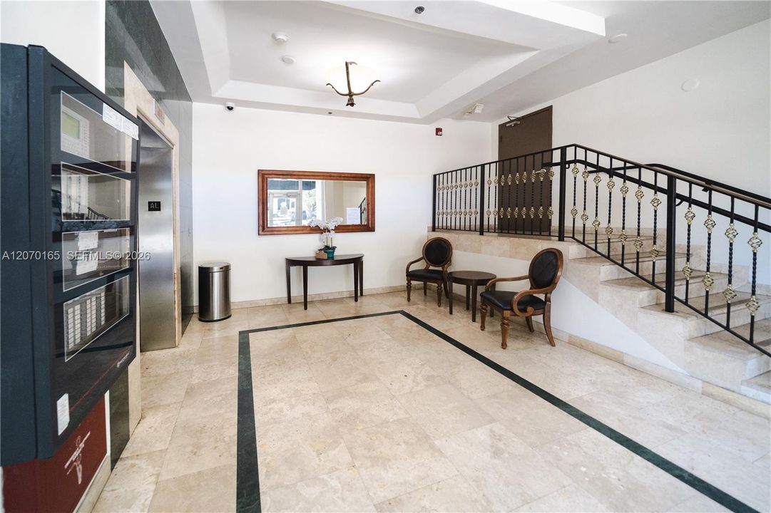 For Sale: $430,000 (1 beds, 2 baths, 1030 Square Feet)