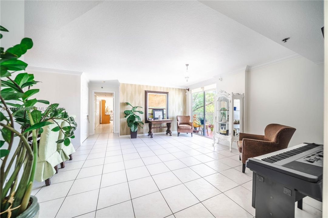 For Sale: $430,000 (1 beds, 2 baths, 1030 Square Feet)