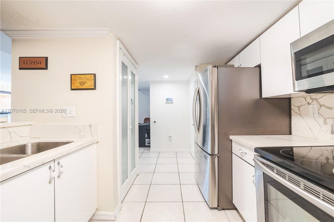 For Sale: $430,000 (1 beds, 2 baths, 1030 Square Feet)