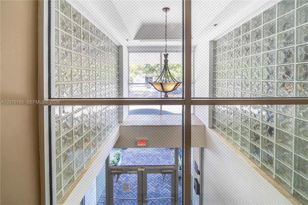 For Sale: $430,000 (1 beds, 2 baths, 1030 Square Feet)