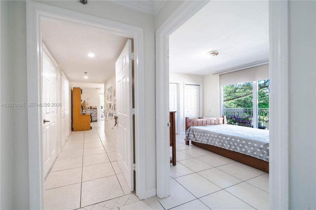 For Sale: $430,000 (1 beds, 2 baths, 1030 Square Feet)