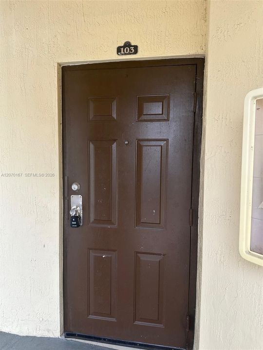 For Rent: $2,000 (2 beds, 2 baths, 914 Square Feet)