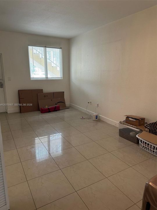 For Rent: $2,000 (2 beds, 2 baths, 914 Square Feet)