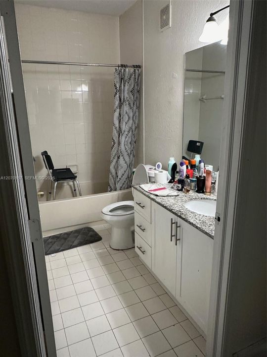 For Rent: $2,000 (2 beds, 2 baths, 914 Square Feet)
