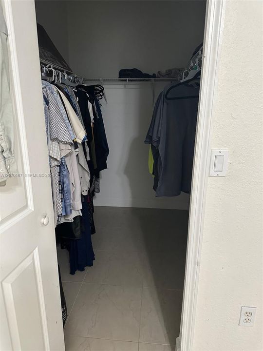 For Rent: $2,000 (2 beds, 2 baths, 914 Square Feet)
