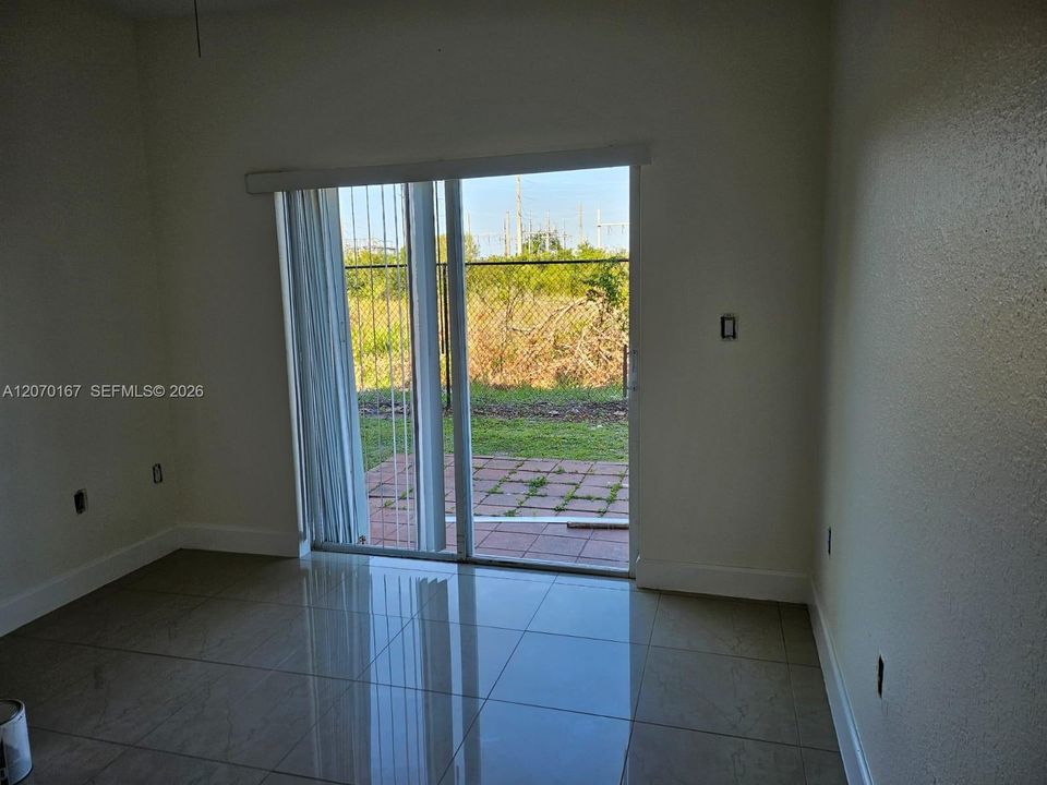 For Rent: $2,000 (2 beds, 2 baths, 914 Square Feet)