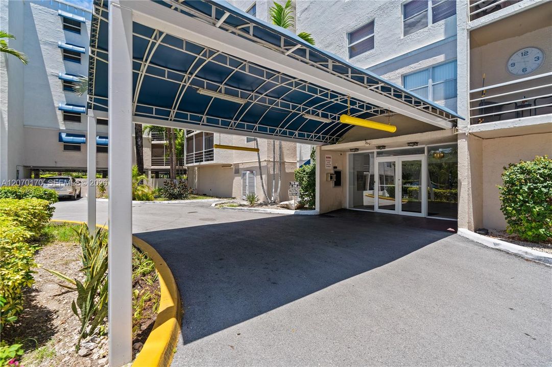 待售: $320,000 (2 贝兹, 2 浴室, 1041 平方英尺)