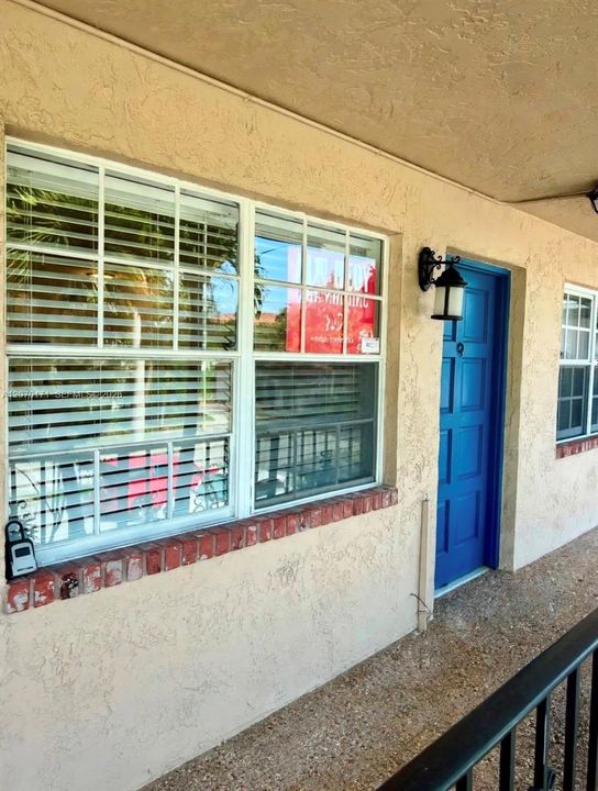 For Rent: $1,900 (1 beds, 1 baths, 642 Square Feet)