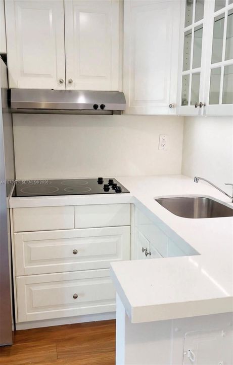 For Rent: $1,900 (1 beds, 1 baths, 642 Square Feet)