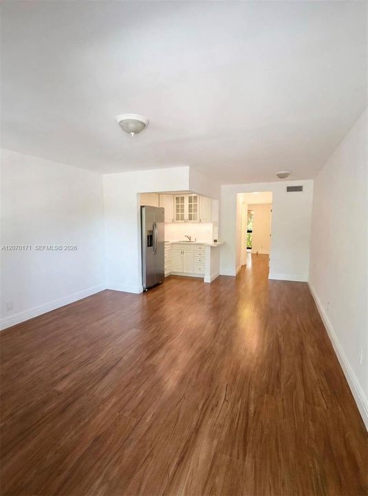 For Rent: $1,900 (1 beds, 1 baths, 642 Square Feet)
