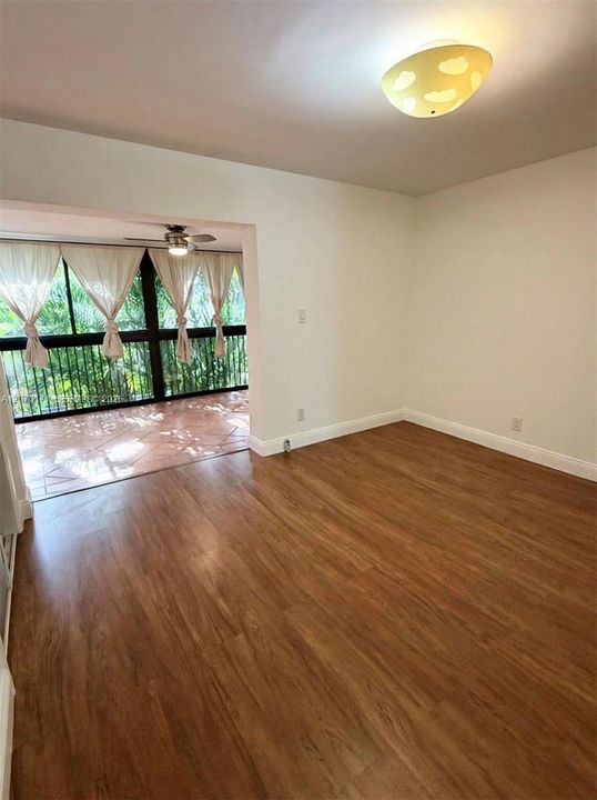 For Rent: $1,900 (1 beds, 1 baths, 642 Square Feet)