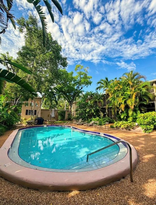 For Rent: $1,900 (1 beds, 1 baths, 642 Square Feet)