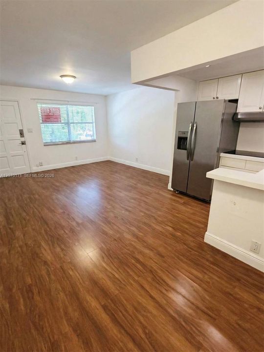 For Rent: $1,900 (1 beds, 1 baths, 642 Square Feet)