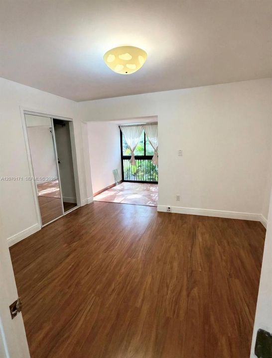 For Rent: $1,900 (1 beds, 1 baths, 642 Square Feet)