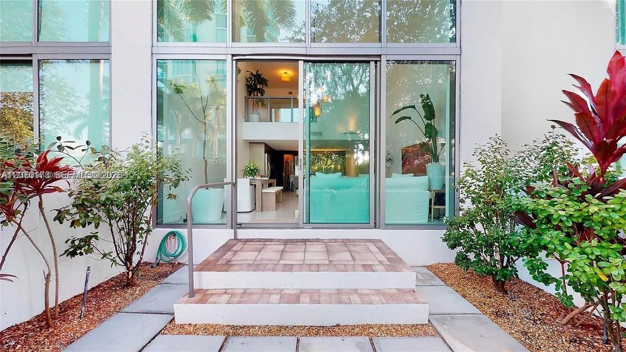 For Rent: $5,999 (2 beds, 2 baths, 1700 Square Feet)
