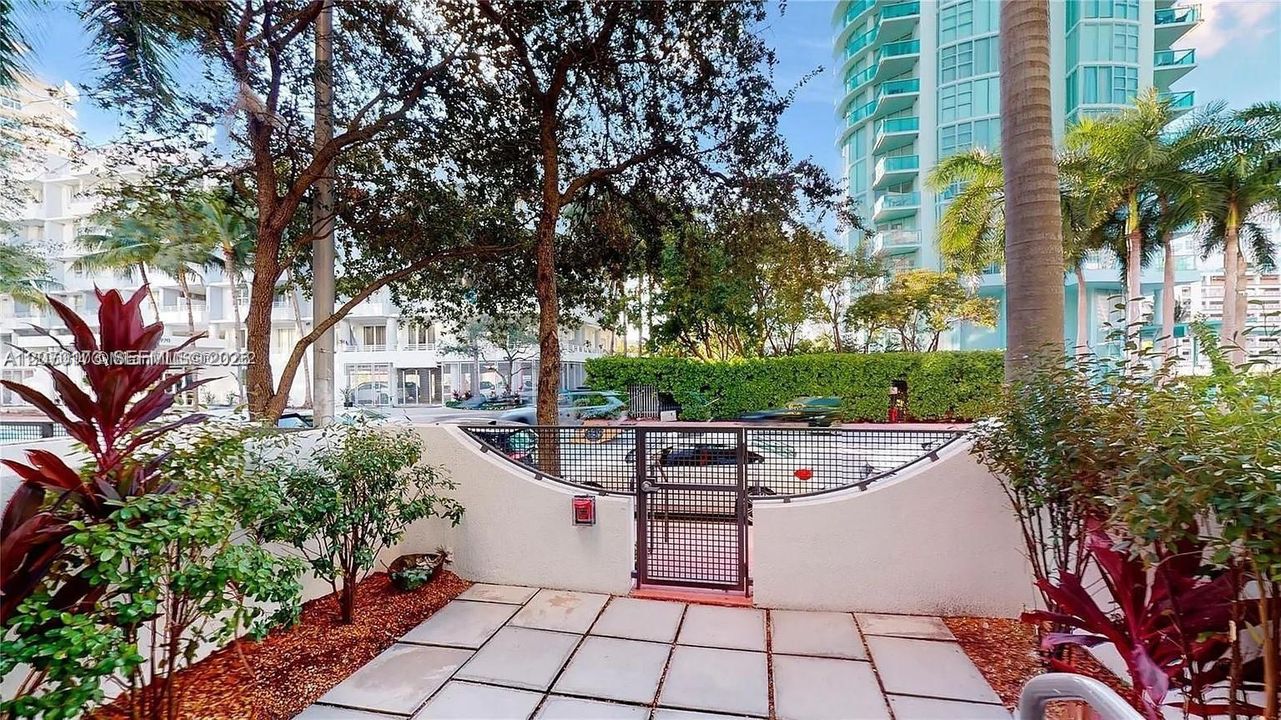 For Rent: $5,999 (2 beds, 2 baths, 1700 Square Feet)