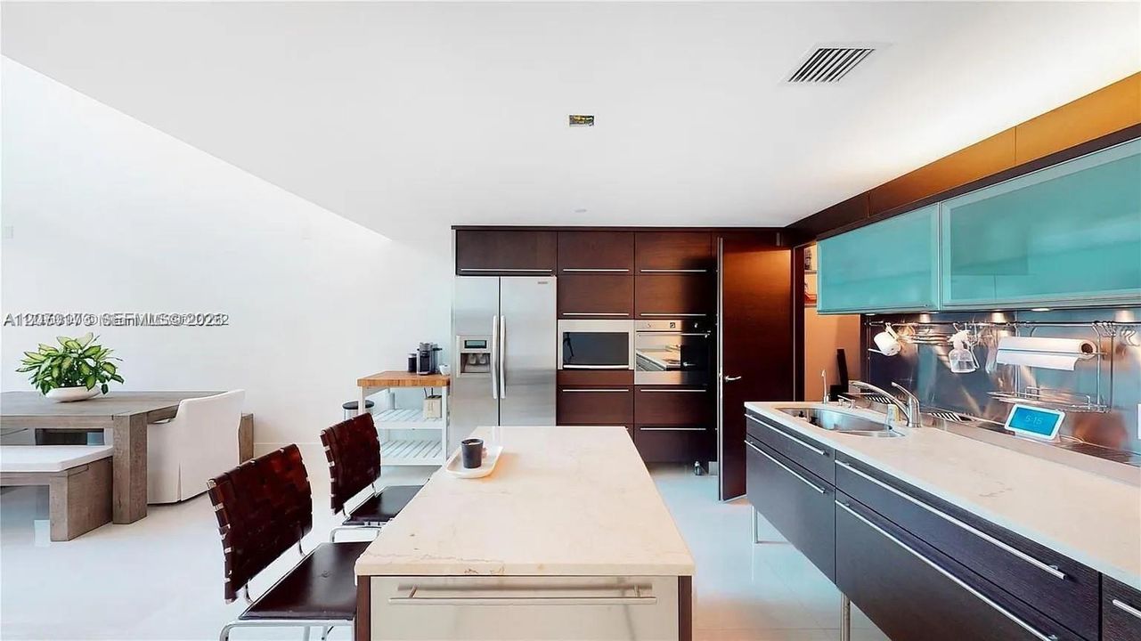 For Rent: $5,999 (2 beds, 2 baths, 1700 Square Feet)
