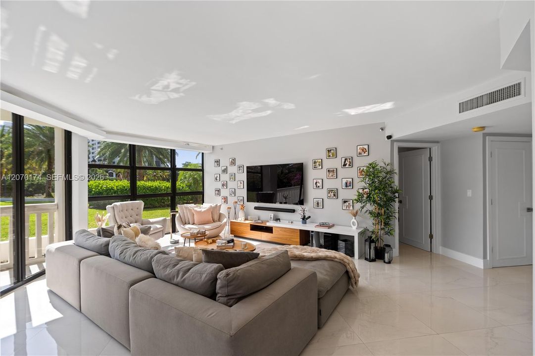 En Venta: $850,000 (3 camas, 2 baños, 1880 Pies cuadrados)