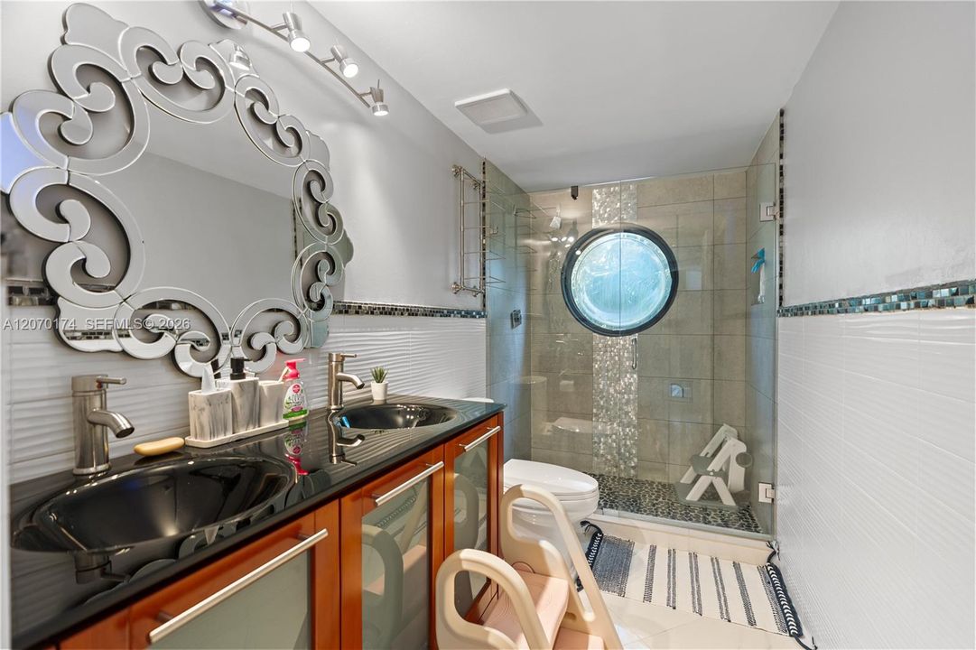En Venta: $850,000 (3 camas, 2 baños, 1880 Pies cuadrados)