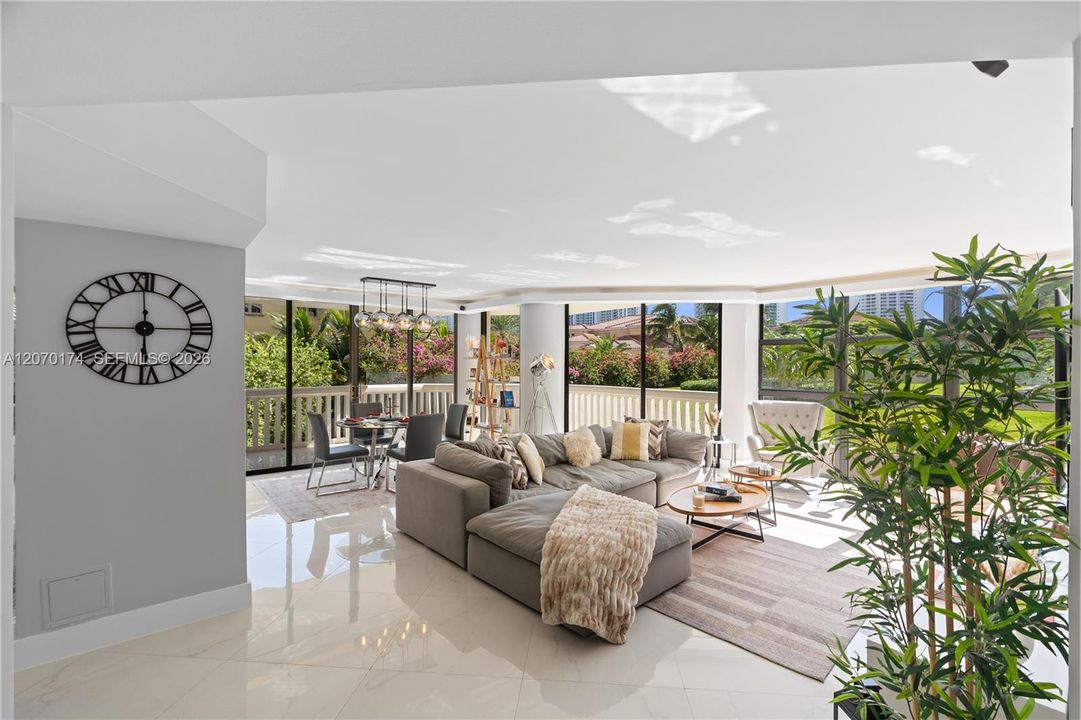 En Venta: $850,000 (3 camas, 2 baños, 1880 Pies cuadrados)