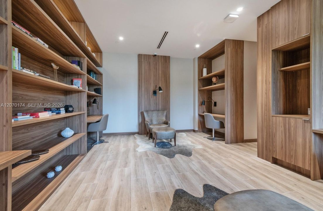 En Venta: $850,000 (3 camas, 2 baños, 1880 Pies cuadrados)