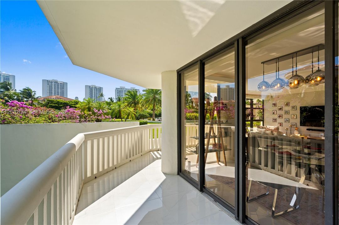 En Venta: $850,000 (3 camas, 2 baños, 1880 Pies cuadrados)