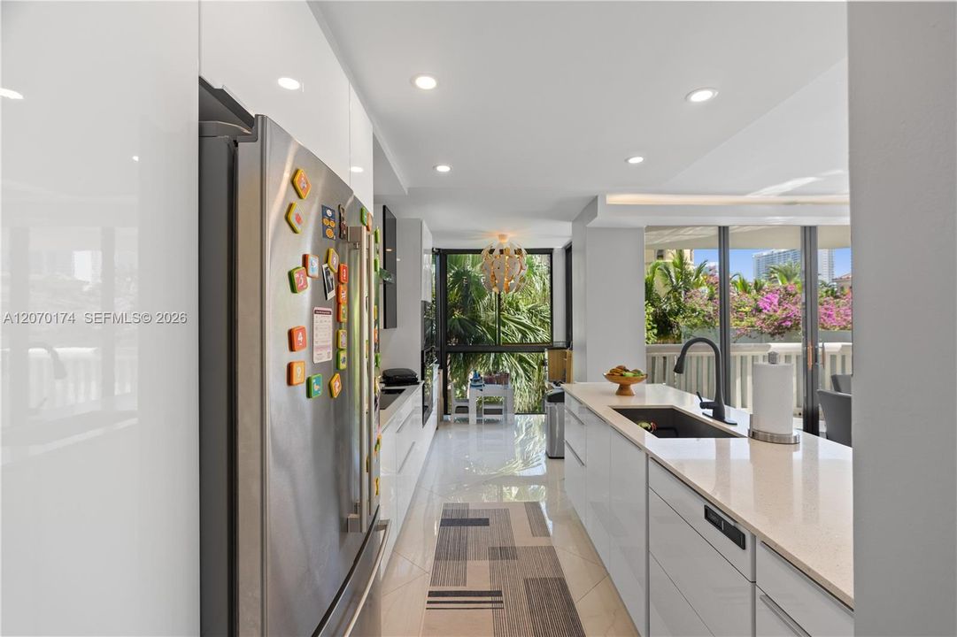 En Venta: $850,000 (3 camas, 2 baños, 1880 Pies cuadrados)