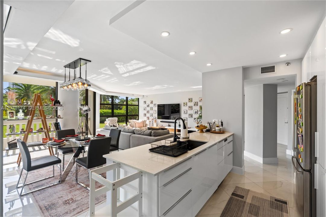 En Venta: $850,000 (3 camas, 2 baños, 1880 Pies cuadrados)