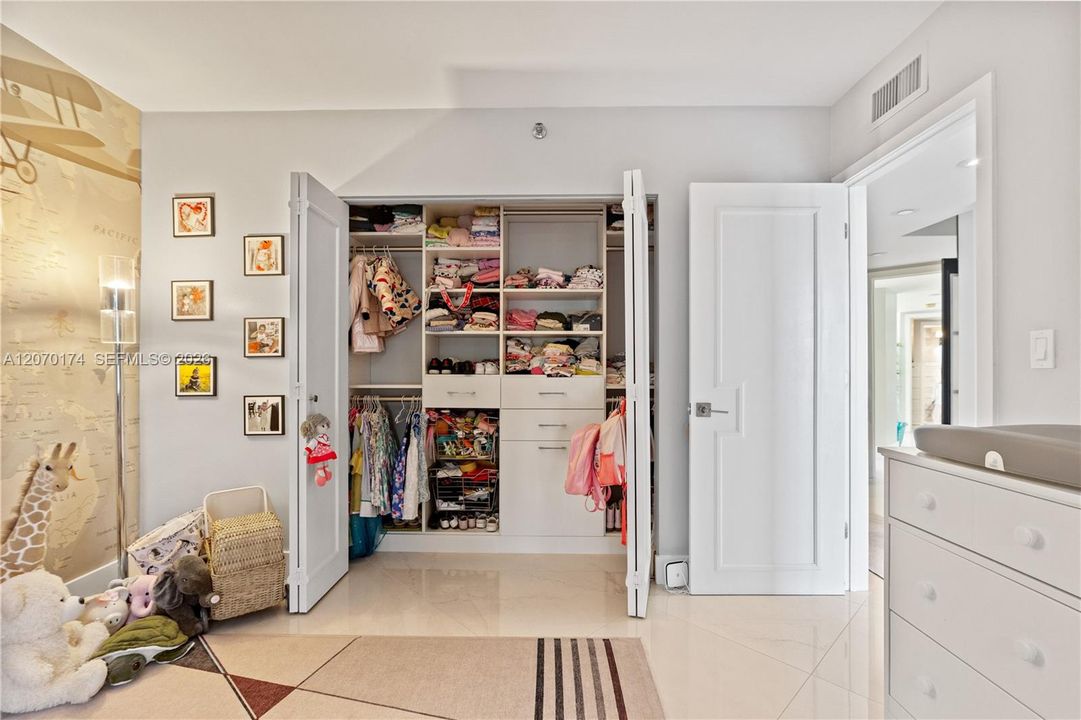En Venta: $850,000 (3 camas, 2 baños, 1880 Pies cuadrados)