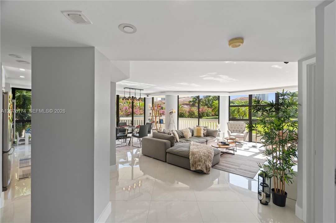 En Venta: $850,000 (3 camas, 2 baños, 1880 Pies cuadrados)