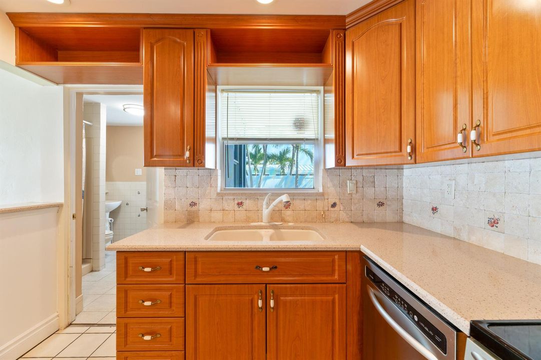 20260817 - 821 SE 16th St - MR-12