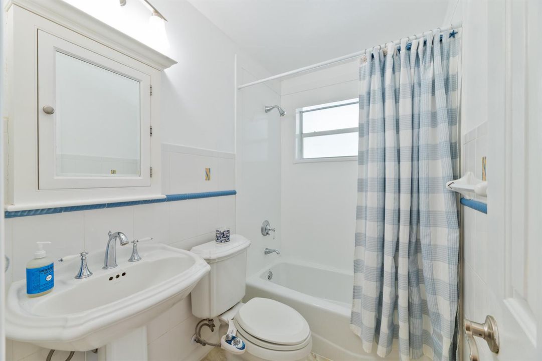 20260817 - 821 SE 16th St - MR-26
