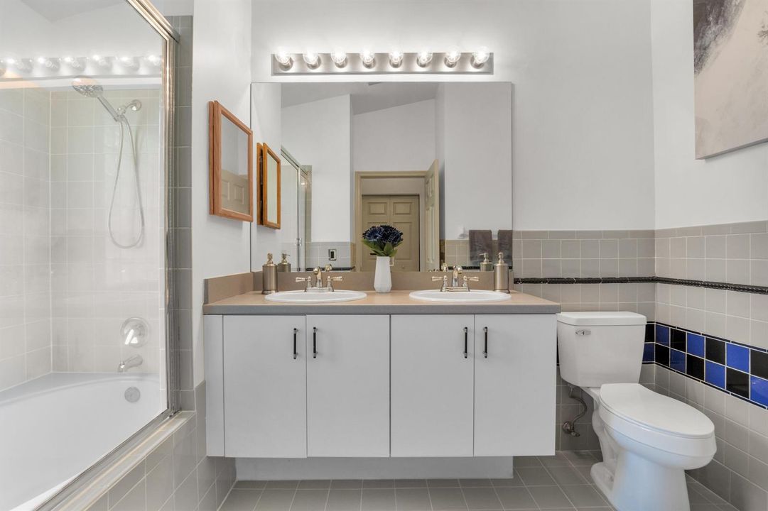 4912 NW 55th Blvd-23