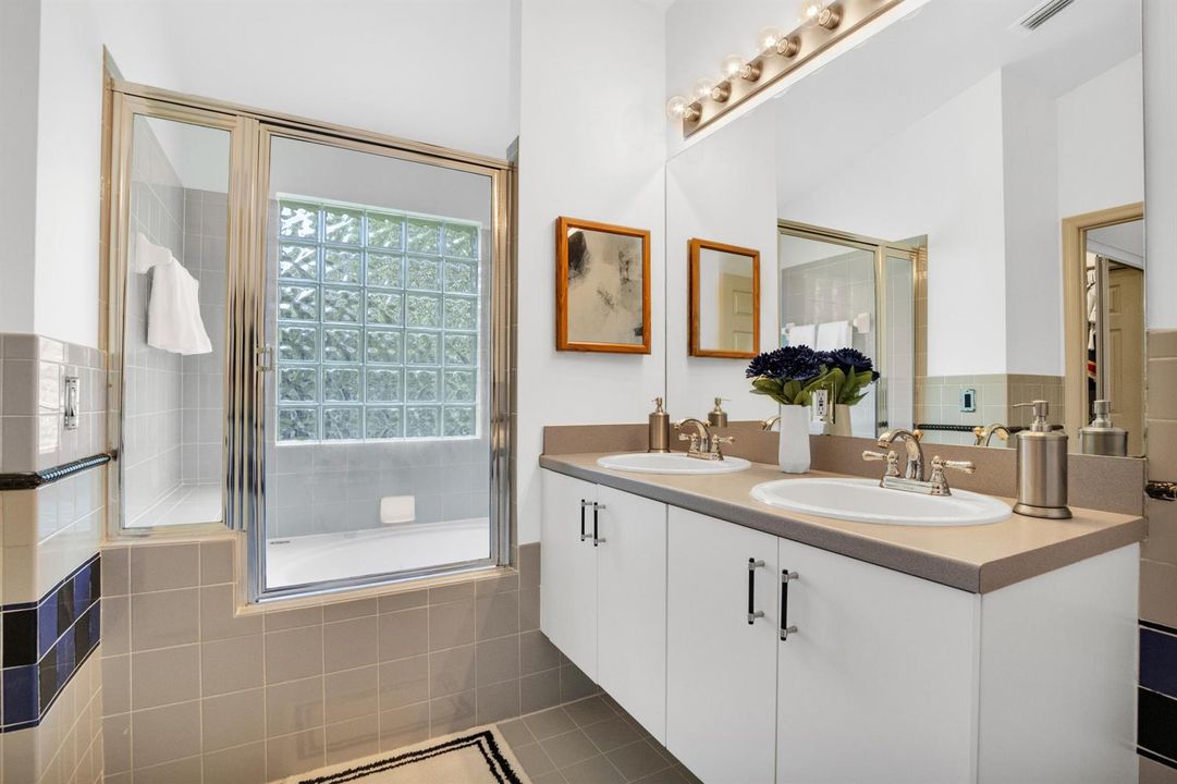 4912 NW 55th Blvd-24