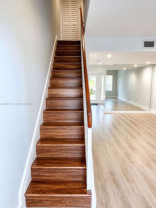 For Rent: $2,600 (2 beds, 1 baths, 914 Square Feet)