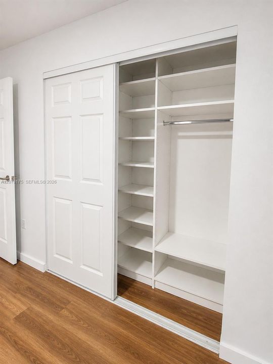 For Rent: $2,600 (2 beds, 1 baths, 914 Square Feet)