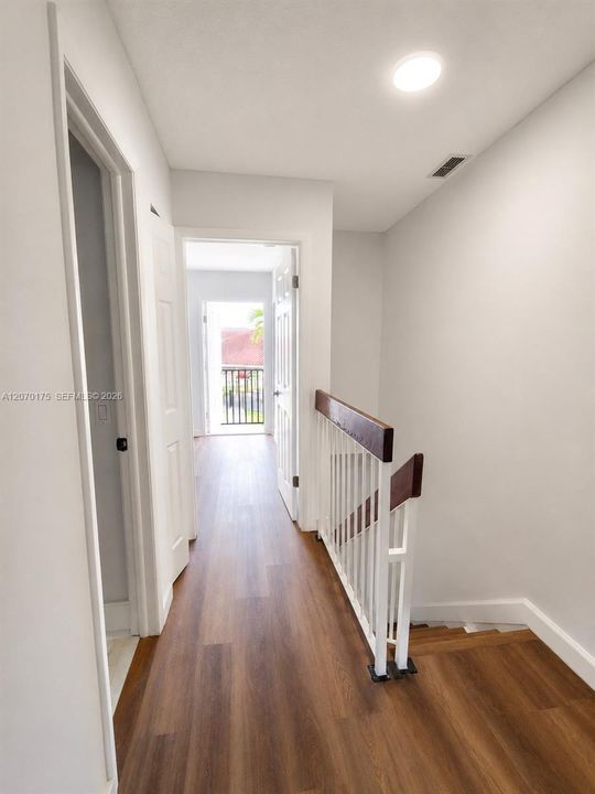 For Rent: $2,600 (2 beds, 1 baths, 914 Square Feet)