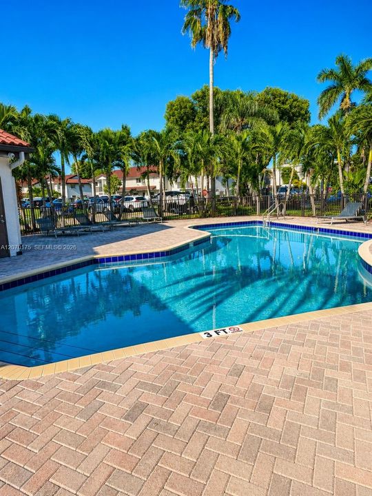 For Rent: $2,600 (2 beds, 1 baths, 914 Square Feet)
