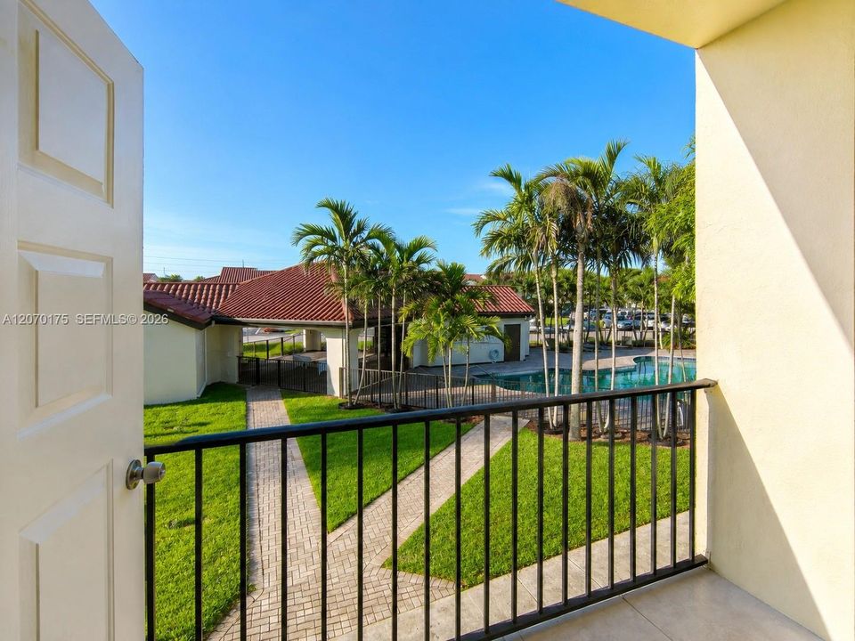 For Rent: $2,600 (2 beds, 1 baths, 914 Square Feet)