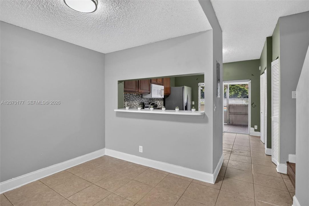 For Sale: $340,000 (2 beds, 2 baths, 1110 Square Feet)