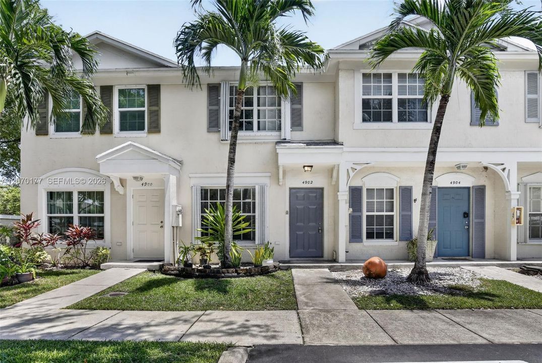 For Sale: $340,000 (2 beds, 2 baths, 1110 Square Feet)