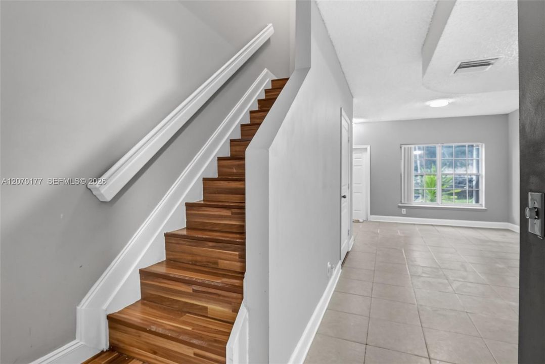 For Sale: $340,000 (2 beds, 2 baths, 1110 Square Feet)