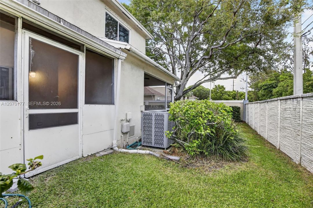 For Sale: $340,000 (2 beds, 2 baths, 1110 Square Feet)