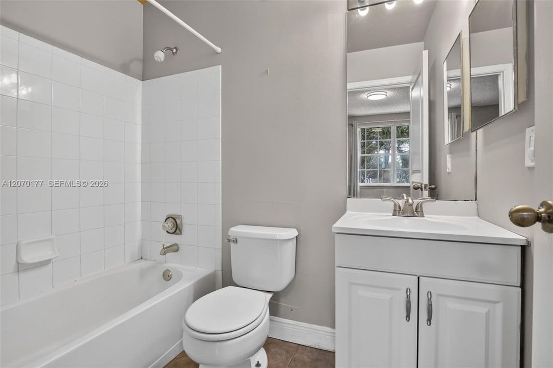 Privite bathroom inside guest bedroom